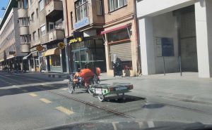 Zanimljivo u Sarajevu: Nepoznati muškarac odlučio da se provoza pedalinom na glavnoj cesti!