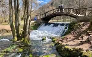 Prošetajte s nama Vrelom Bosne i uvjerite se zašto je najbolja destinacija za bijeg iz grada