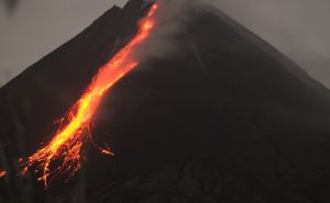 Vulkan Merapi u Indoneziji nastavlja izbacivati lavu