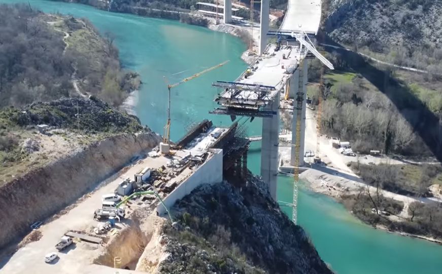 Impresivni prizori iz zraka: Most u Počitelju će sa godinu dana kašnjenja spojiti obale Neretve