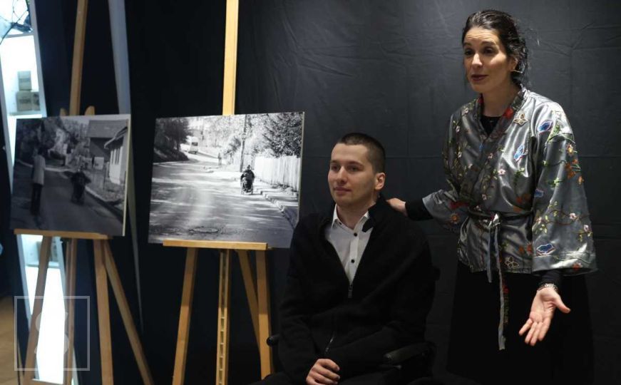 Sarajevski ratni tetar: Otvorena izložba fotografija Damira Salkića "Moj put"