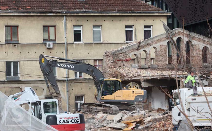 Pogledajte kako teku radovi na uklanjanju ruševina bivše Električne centrale u centru Sarajeva