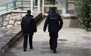Nisu pronađene eksplozivne naprave: Policajci "češljali" 62 škole i tri fakulteta