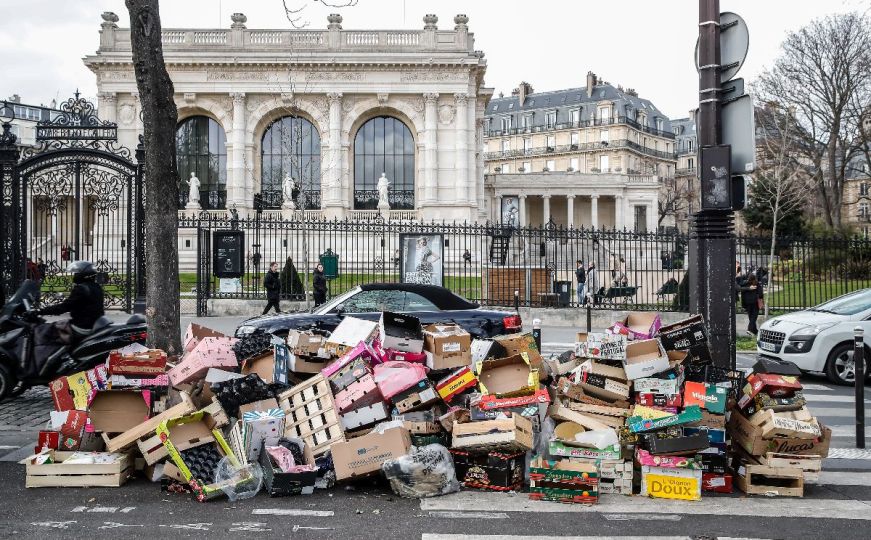 Mala pobjeda za Emmanuela Macrona: Komunalni radnici se vraćaju na posao u Parizu
