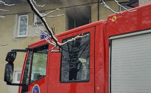 Tragedija u Derventi: U kući pronađeno tijelo muškarca, sumnja se da ga je ugušio dim