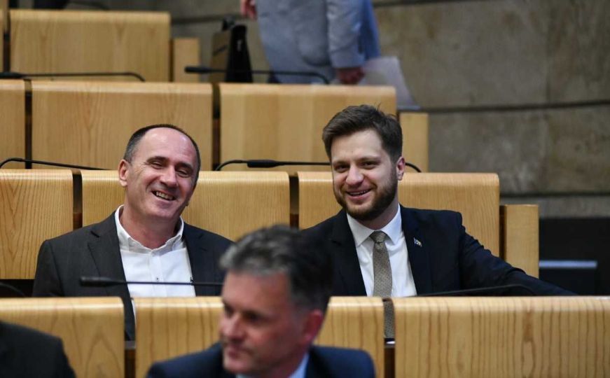 Delegati u Parlamentu komentirali imenovanje Vlade FBiH: Šta kažu Čengić, Zahiragić i Čampara?