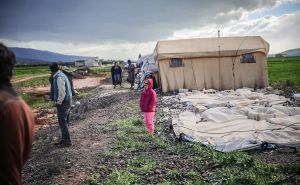 Uništeni šatori - domovi brojnih civila: Više od 32.000 ljudi na udaru nevremena u Idlibu