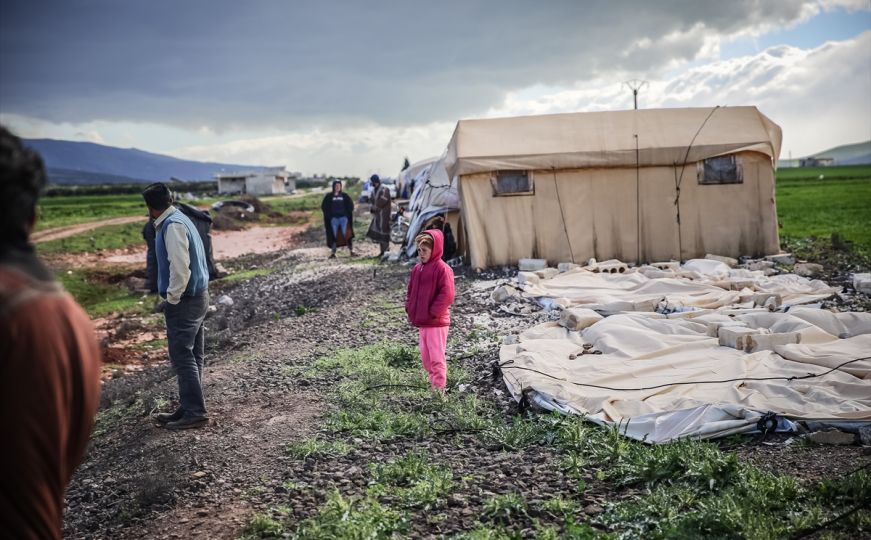 Uništeni šatori - domovi brojnih civila: Više od 32.000 ljudi na udaru nevremena u Idlibu
