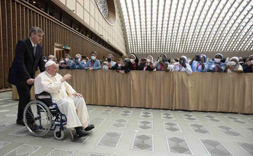 Papa Franjo je i ranije imao zdravstvenih problema: Od operacije pluća do psihoterapije