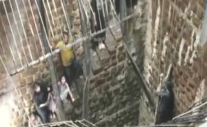 Tragedija u Indiji: Srušila se platforma iznad bunara, ima poginulih