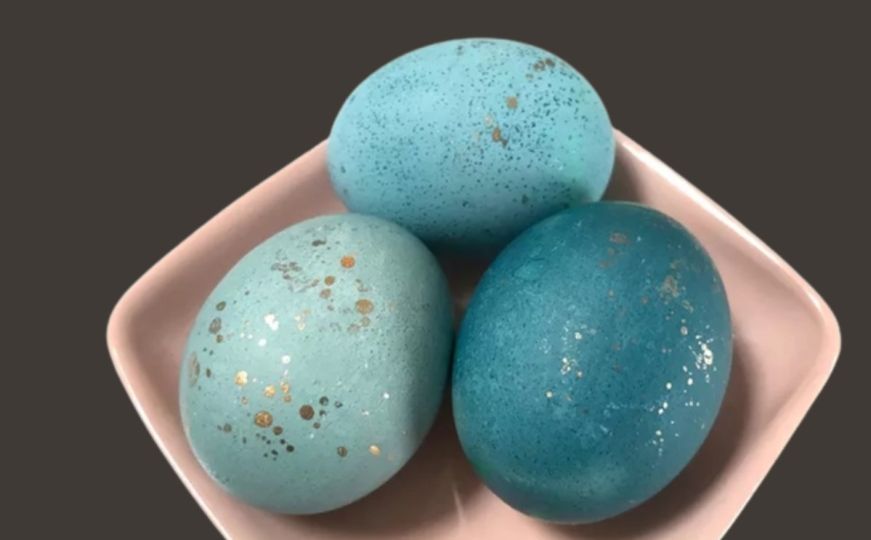 Najljepša tirkizna jaja se farbaju kupusom: Pogledajte kako doći do prelijepe boje sa šljokicama