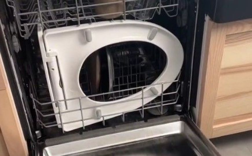 Bizarni video s TikToka: Dasku wc šolje pere u mašini za suđe?!