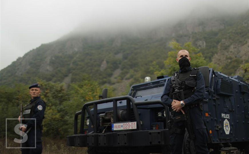 Napad na policiju Kosova: U Sjevernoj Mitrovici bačena bomba na patrolu
