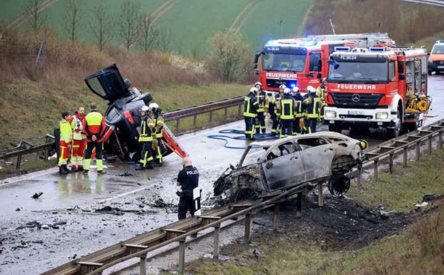 Detalji stravične nesreće u Njemačkoj: Dva automobila potpuno izgorjela, vozač BMW-a bez dozvole
