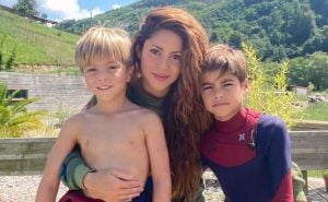 Shakira sa sinovima Milanom i Sashom napustila Barcelonu