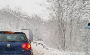 Teška saobraćajna nesreća kod Tuzle: Ima povrijeđenih, obustavljen saobraćaj