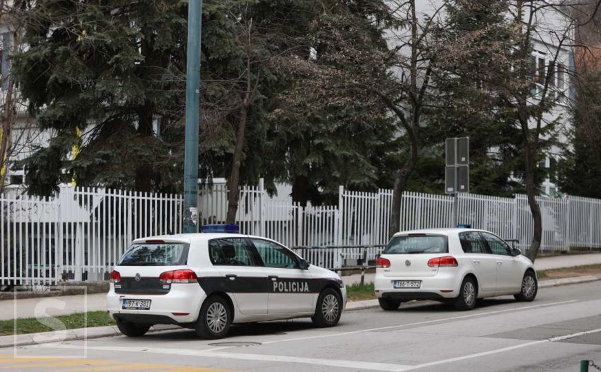 Sarajevska policija uhapsila muškarca: Bušio gume na automobilima