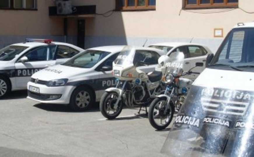 Tuzlanski policajci pronašli ukradene slike iz kapele u Čeliću: Velika potraga za kradljivcima
