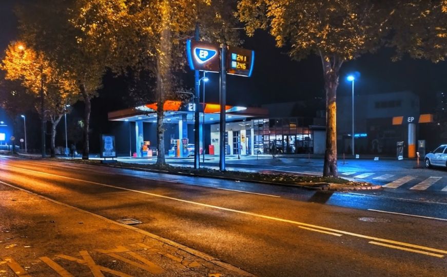 Sarajevo: Policija uhvatila 29-godišnjeg lopova kako pljačka benzinsku pumpu u centru grada