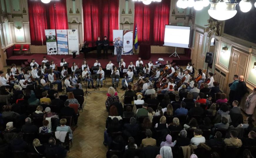 Izložba i koncert povodom Dana grada Sarajeva: Mladi pokazali raskošan muzički i likovni talent