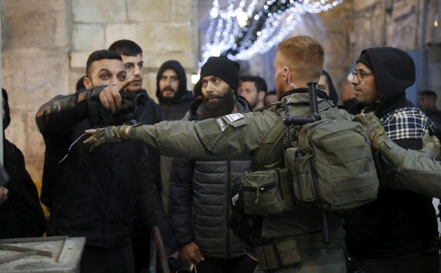 Izraelske snage ponovo upale u Al-Aksu, napale palestinske vjernike nakon molitve