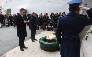 Obilježavanje Dana grada Sarajeva: Položeno cvijeće ispred Vječne vatre