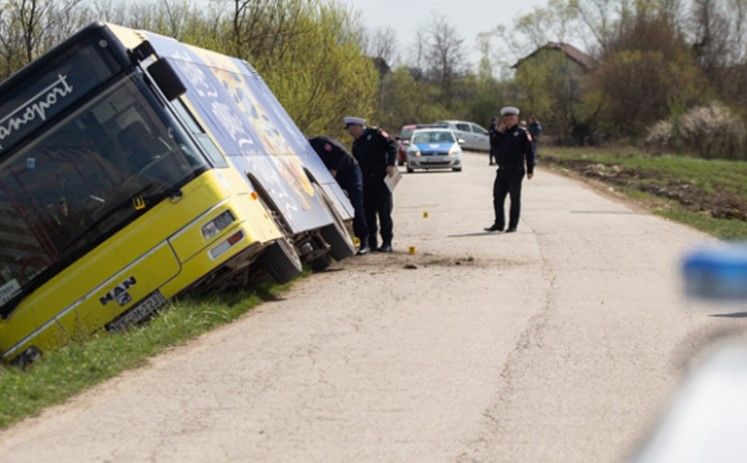 Prve fotografije sa mjesta nesreće kod Prijedora: U autobusu bili i školarci?