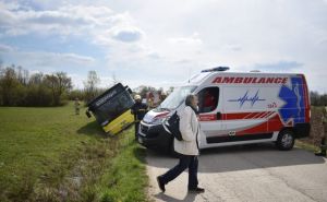Poznato stanje djece povrijeđene u slijetanju autobusa kod Prijedora
