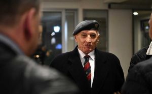 Sarajevo odalo počast komandantu: Pogledajte kako je bilo na premijeri filma 'Dragan Vikić'