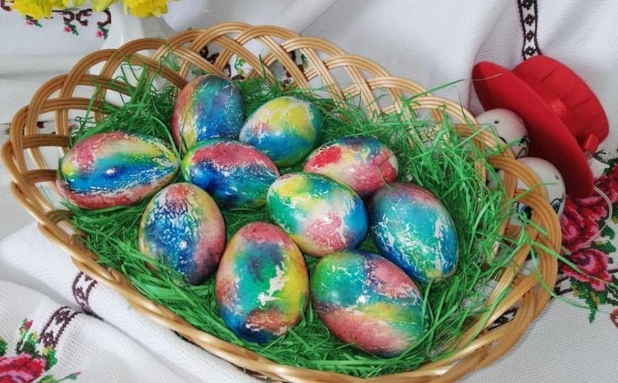 Najbrži način farbanja jaja: Najljepše šare bez imalo muke - pogledajte trik