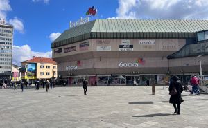 Banjalučanina napao vlasnički pas vezan ispred marketa: Vlasnica mu poručila - žurim!