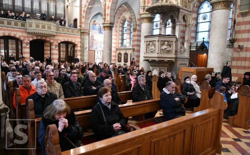 U Sarajevu obilježen Veliki petak: Brojni vjernici u katedrali Srca Isusova