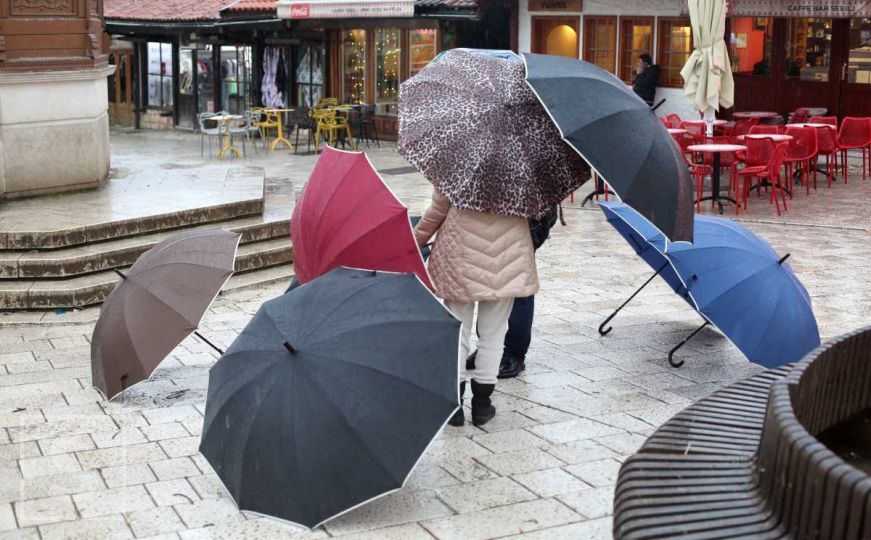Danas se obucite toplije i ponesite kišobrane. April u Sarajevu, a kao da je jesen