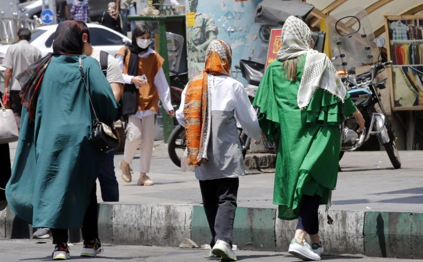 Presedan u Iranu: Postavljaju kamere na javnim mjestima jer žele pronaći žene koje ne nose hidžab