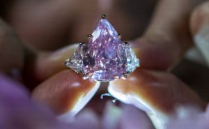 Rijedak dijamant ide na aukciju u New Yorku: Cijena "sitinica" - 35 miliona dolara