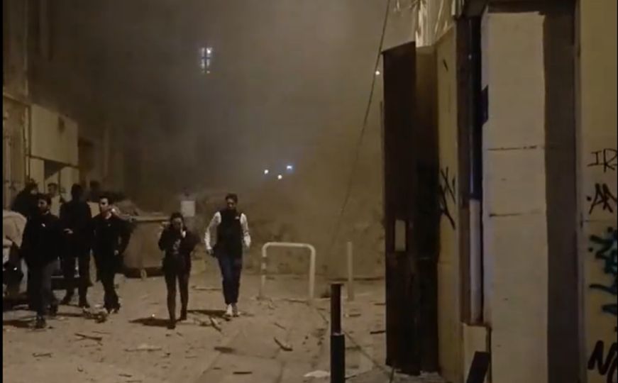 Užas u Marseilleu: Srušila se zgrada sa četiri sprata,  u toku potraga za preživjelima