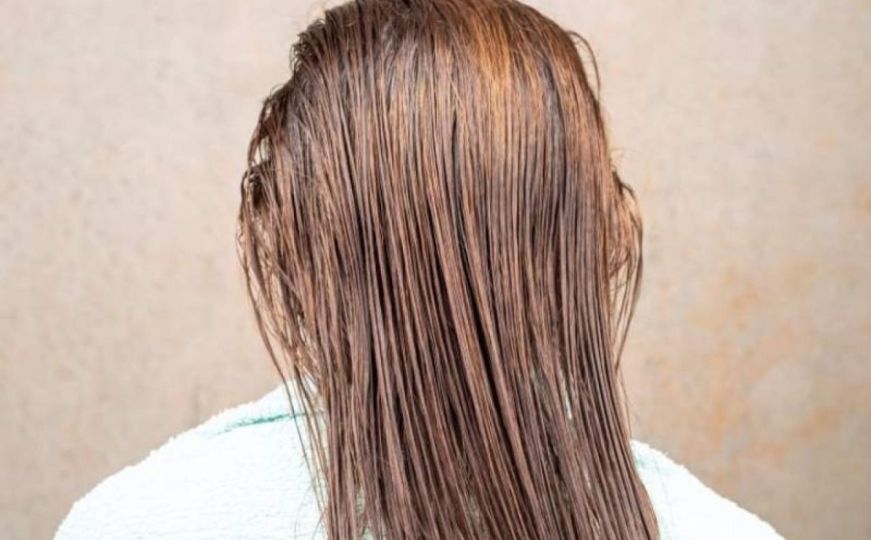 Stručnjaci dali odgovor: Da li je dobro češljati kosu dok je mokra?