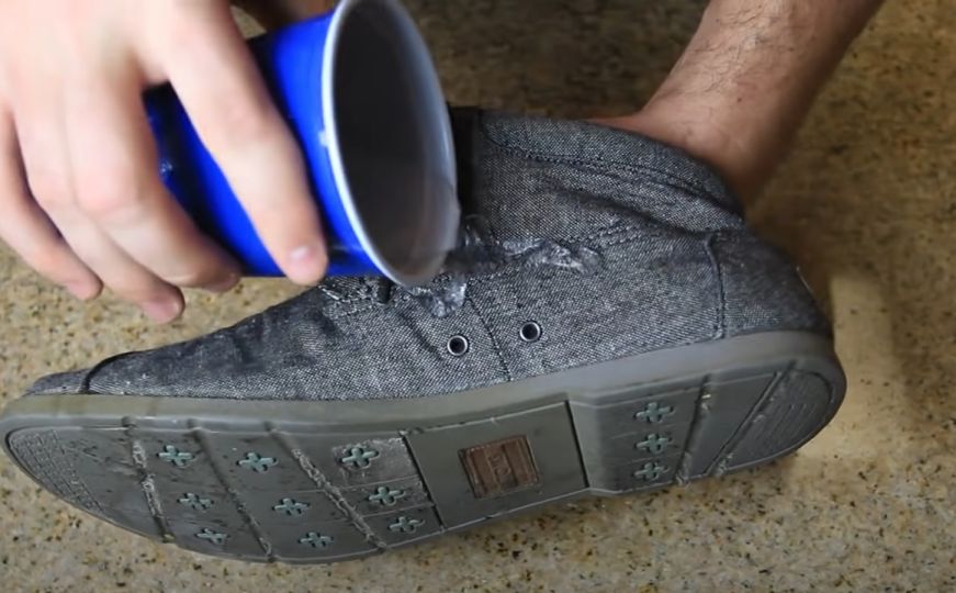 Cipele propuštaju vodu: Donosimo genijalan trik kako da postanu otporne