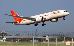 Panika na letu Air Indije: Putnik povrijedio članove kabinskog osoblja, pilot morao okrenuti avion