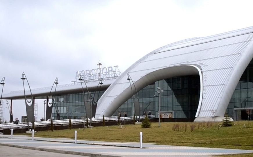 Dron s neidentificiranim eksplozivom pao na aerodrom u ruskom Belgorodu