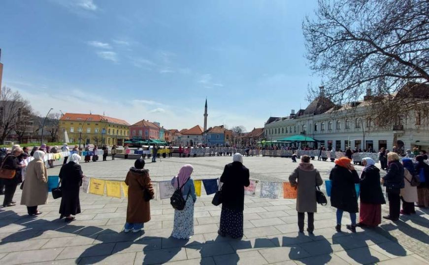 Skup u Tuzli: Majke i žene Srebrenice i Podrinja poručile da nizozemski vojnici nisu poželjni u BiH