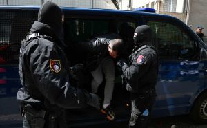 Uhapšeni u akciji "Overdose" dovedeni u prostorije MUP-a: Do sada privedene tri osobe