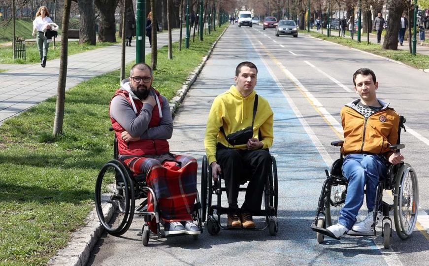 Kako se osobe u invalidskim kolicima kreću u Sarajevu: "Na Baščaršiju nisam otišao od 2016."