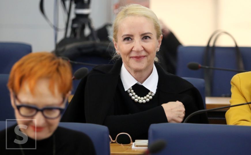Danas vanredna sjednica Senata UNSA: Da li će Sebija Izetbegović ostati bez doktorata?