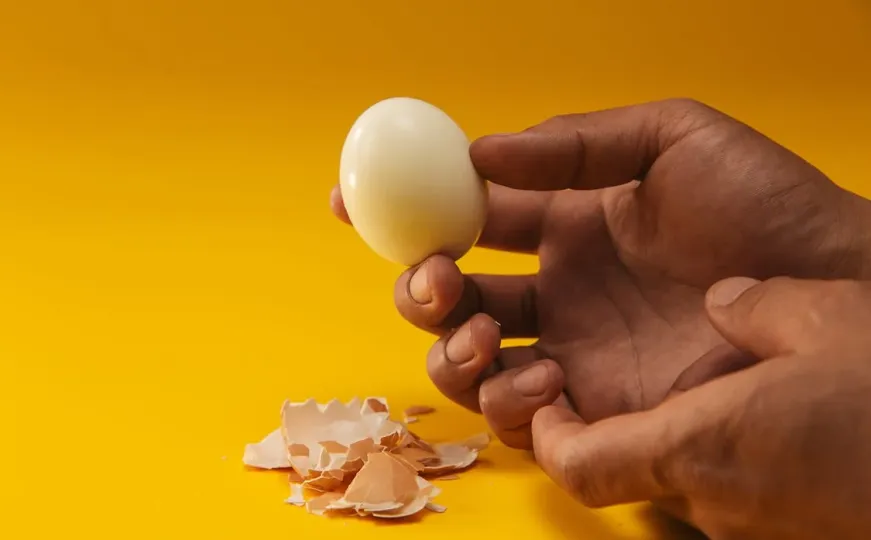 Mukama je došao kraj: Jednostavan trik za savršeno guljenje tvrdo kuhanih jaja