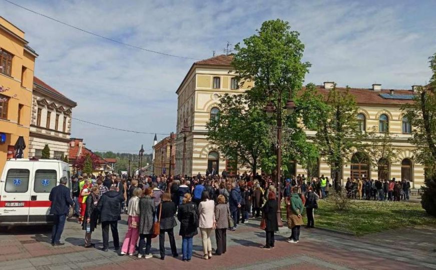 Novi protesti u BiH: Nastavljen štrajk medicinara u Brčkom, razgovori s Vladom bez rezultata