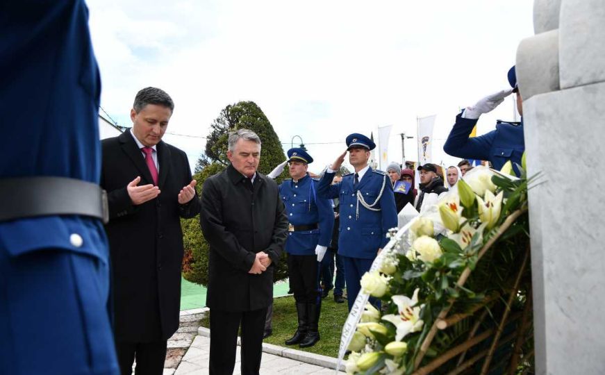 Na Šehidskom mezarju Kovači u Sarajevu obilježena 31. godišnjica formiranja Armije Republike BiH