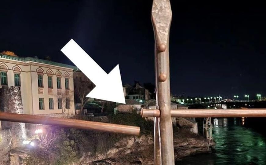 Oštećen Stari Most u Mostaru: Nepoznati počinitelji prerezali zaštitnu ogradu