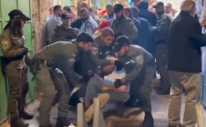 Haos u Izraelu: Policija blokirala ulaz, pa fizički napala vjernike ispred crkve u Jeruzalemu
