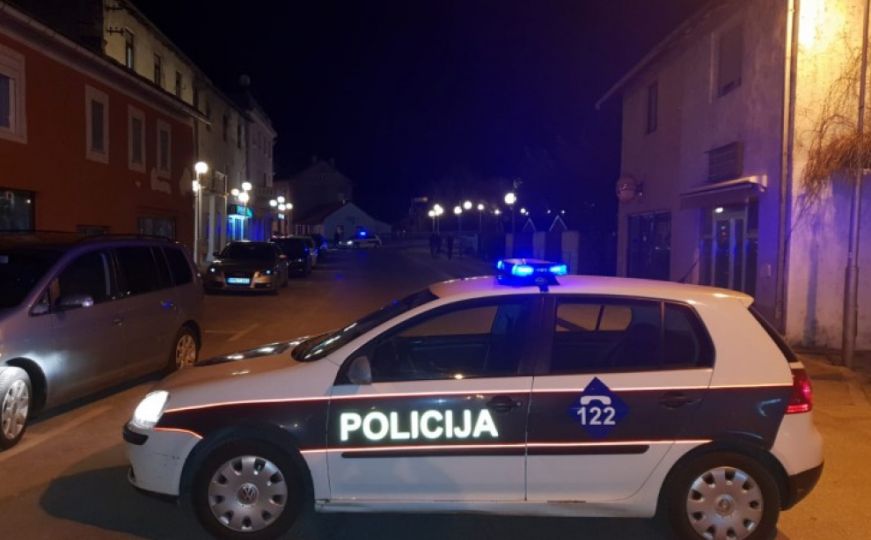 Epilog pretresa u Hercegovini: Policajci sa psima "češljali" kafić, pronađeni kokain i marihuana